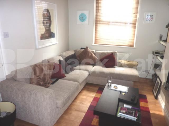 			NEW INSTRUCTION!, 4 Bedroom, 1 bath, 1 reception House			 New End Square, HAMPSTEAD